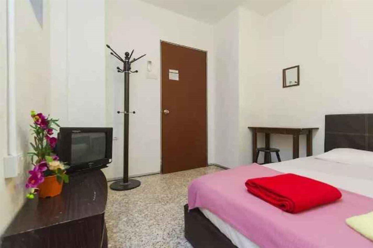 Cocoa Mews Cafe And Homestay George Town Bagian luar foto