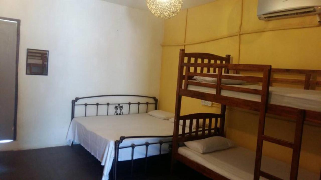 Cocoa Mews Cafe And Homestay George Town Bagian luar foto