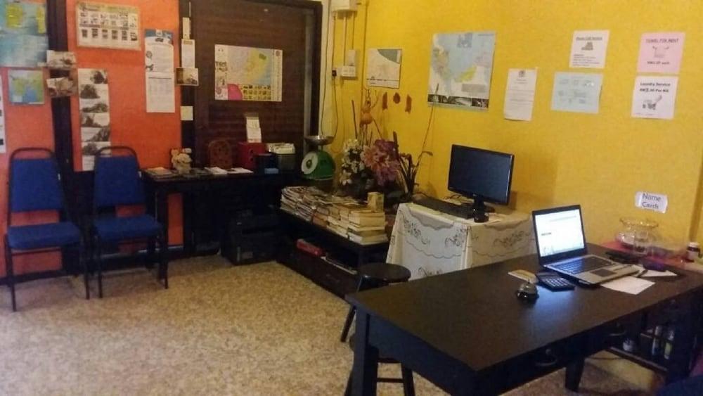 Cocoa Mews Cafe And Homestay George Town Bagian luar foto