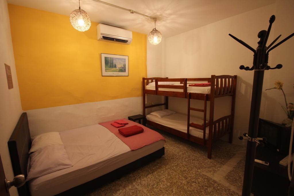 Cocoa Mews Cafe And Homestay George Town Bagian luar foto