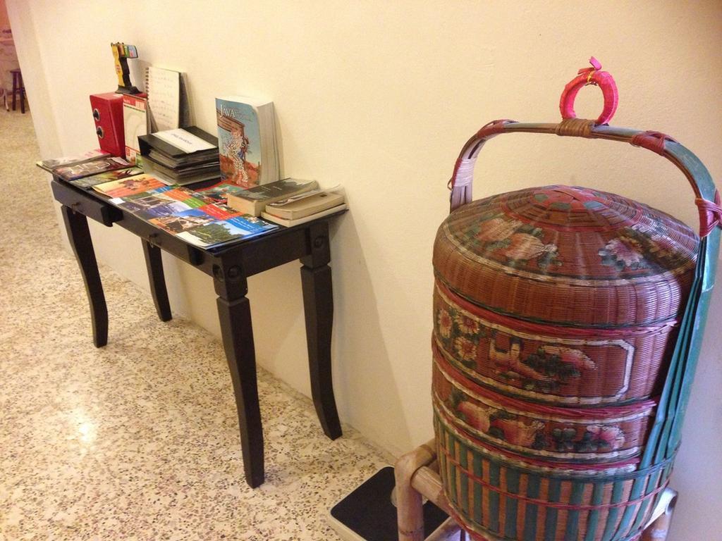 Cocoa Mews Cafe And Homestay George Town Bagian luar foto