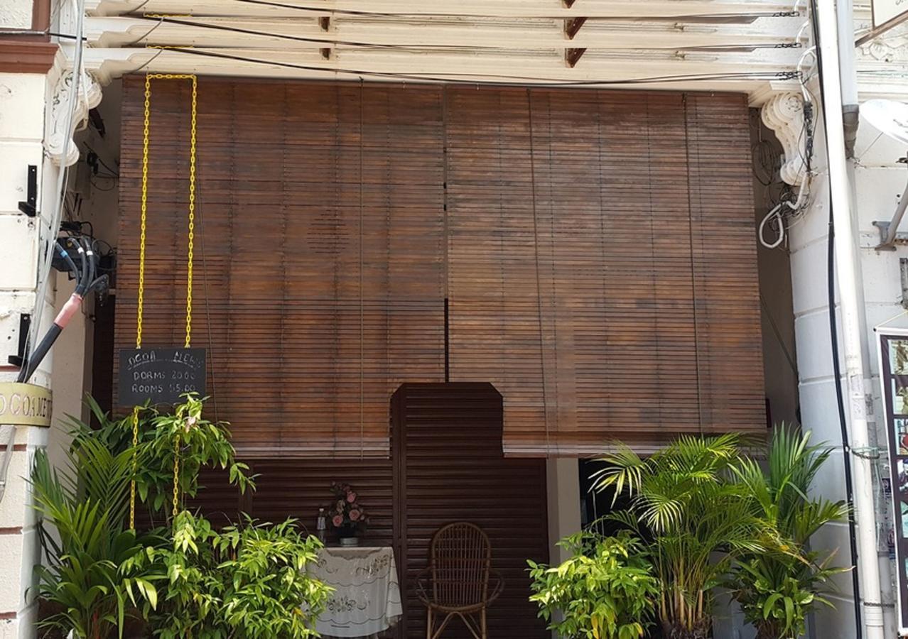 Cocoa Mews Cafe And Homestay George Town Bagian luar foto