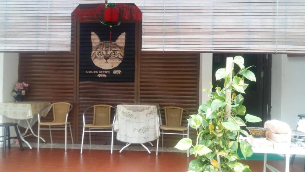 Cocoa Mews Cafe And Homestay George Town Bagian luar foto